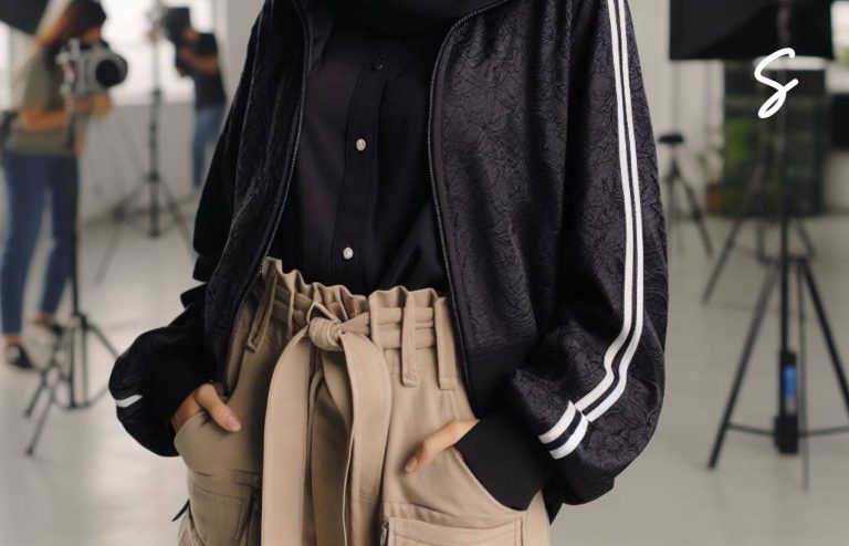 Referensi OOTD Kemeja dan Rok Cargo untuk yang Berhijab