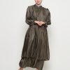 Gamis Shimmer Wanita Mewah Warna Army dengan Payet Shenada - Depan 1