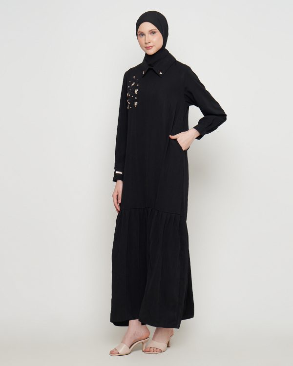 Gamis Wanita Mewah Warna Black dengan Payet Shenada - Depan 3 - Potrait