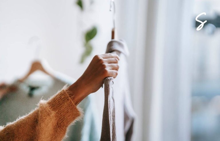 Efek Buruk Pakai Baju Tak Cocok dengan Undertone Kulit