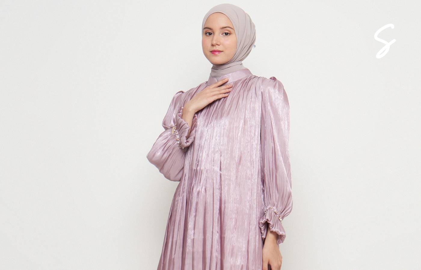 7 Opsi Warna Jilbab yang Cocok dengan Gamis Warna Pink