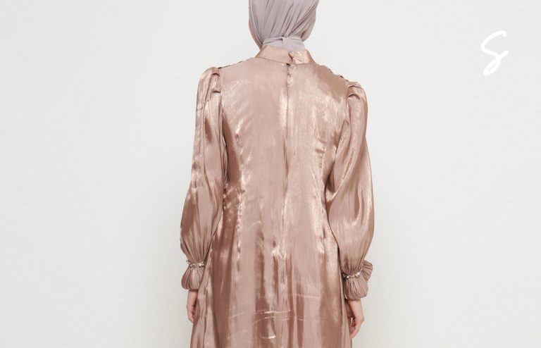 Perbedaan Kain Shimmer dan Santorini Silk