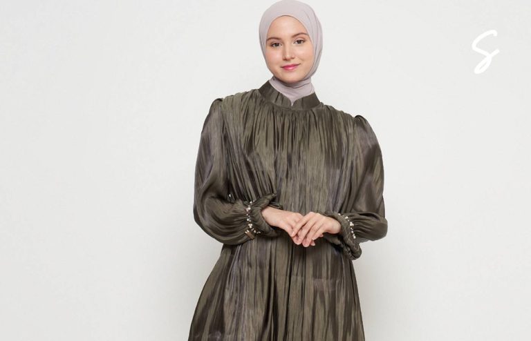 Ragam Warna Jilbab yang Cocok dengan Gamis Warna Army