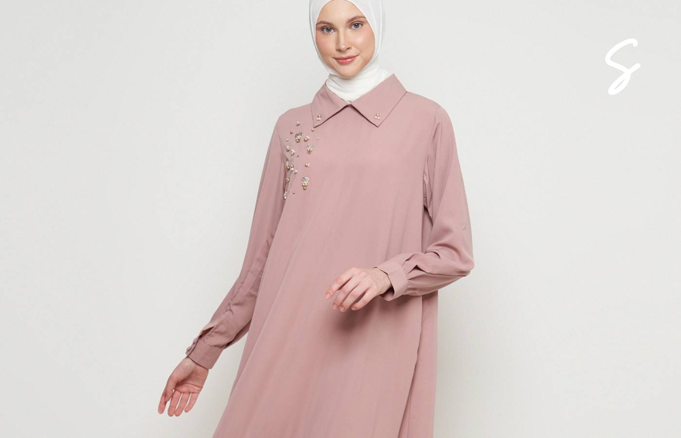 Rekomendasi Warna Jilbab yang Cocok dengan Gamis Warna Rosy Brown